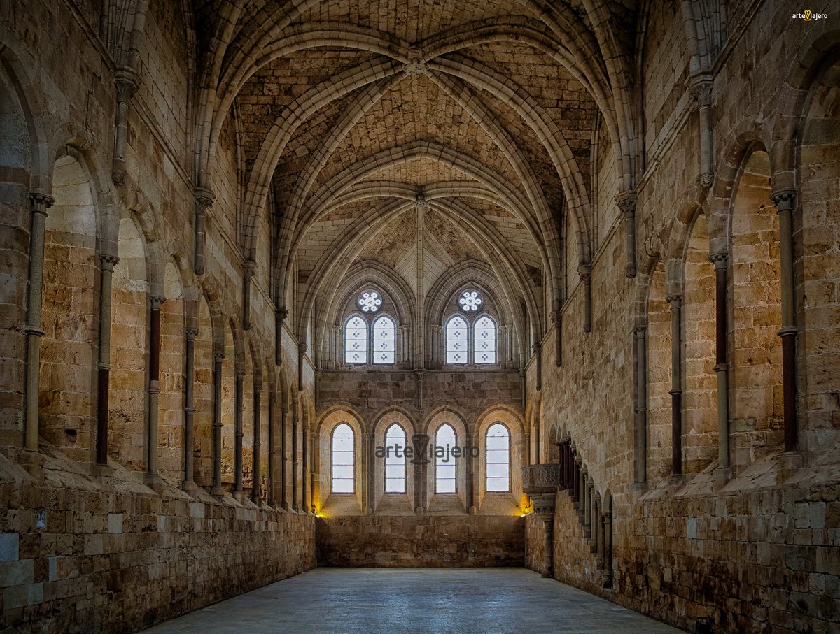 arteviajero_com's tweet photo. Monasterio de Santa María de Huerta (Soria), una de las máximas cimas que alcanza la arquitectura cisterciense en #CastillayLeon. En él brilla de manera especial su magnífico refectorio y su elegante claustro que combina los estilos gótico y renacentista #FelizDomingo https://t.co/MH9cCYkBZZ