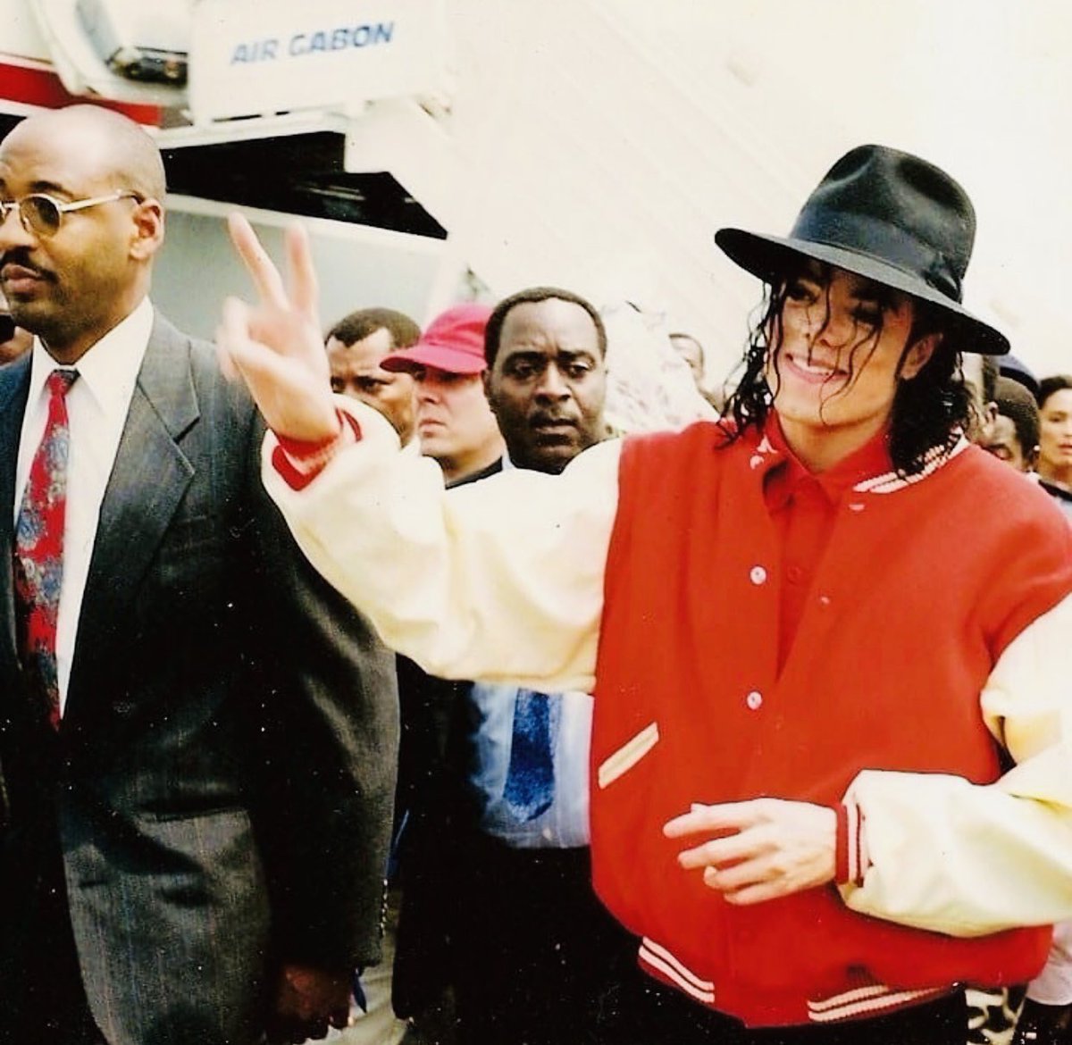 Le Roi de la Pop à Libreville, Gabon 🇬🇦 1992. 

#Culture241