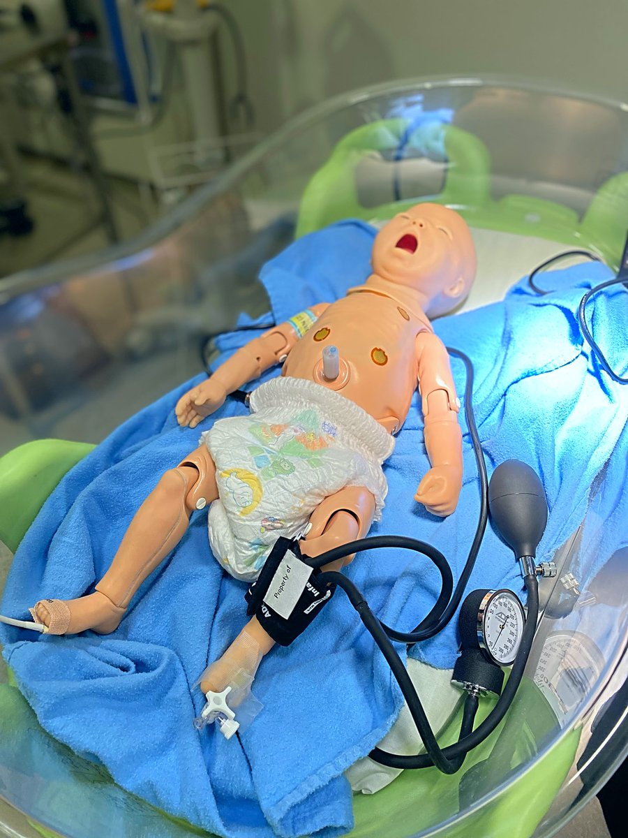 AmaloIi's tweet image. Dr. Amani &amp;amp; Dr. Abdulsalam are briefing the team for the second Sim case at CRASH workshop 📝
#SASEM2022 
#PEM #Simulation