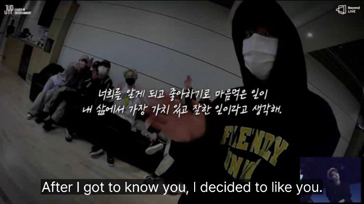sunnbok's tweet photo. I CANT STOP CRYING DJKSDKWKKD it's really true that once you get to know stray kids you'll learn how to love them :(( i love them so much. https://t.co/sALOPUctIn
