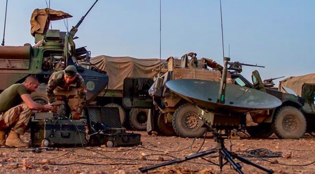 RecrutemenTerre's tweet photo. #JournéeMondialeDeLaRadio

Dans l’armée de Terre, les spécialistes des communications radio appartiennent à l’arme des Transmissions.

De très nombreuses spécialités techniques permettent d’exercer son métier sur tous les théâtres d’opération 👉 https://t.co/1iIPJ38uSz https://t.co/mXOmxEcFlu