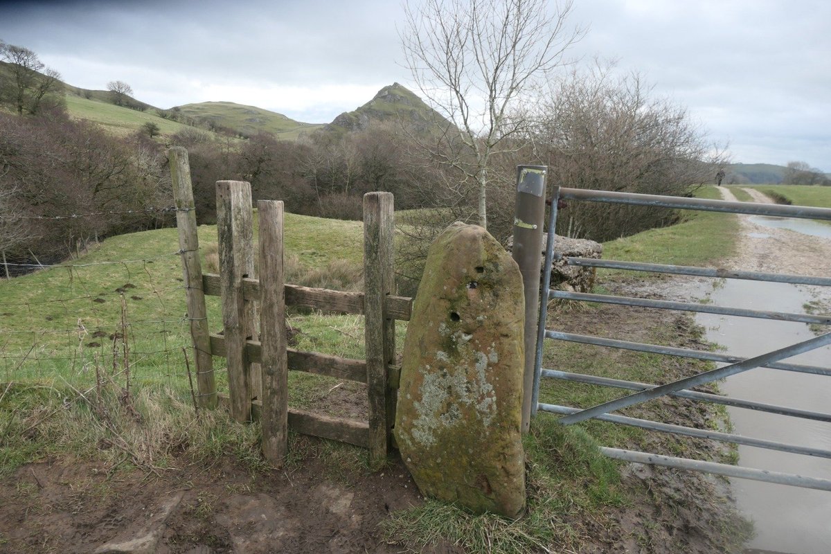 HikingManchest1's tweet photo. Hi @lakesstoops I think we walked past your gaff on our hike yesterday. We spotted a lovely stoop too, with a great view of Chrome Hill. #Spottedonmywalk #StoopSunday https://t.co/MvYPosKYor