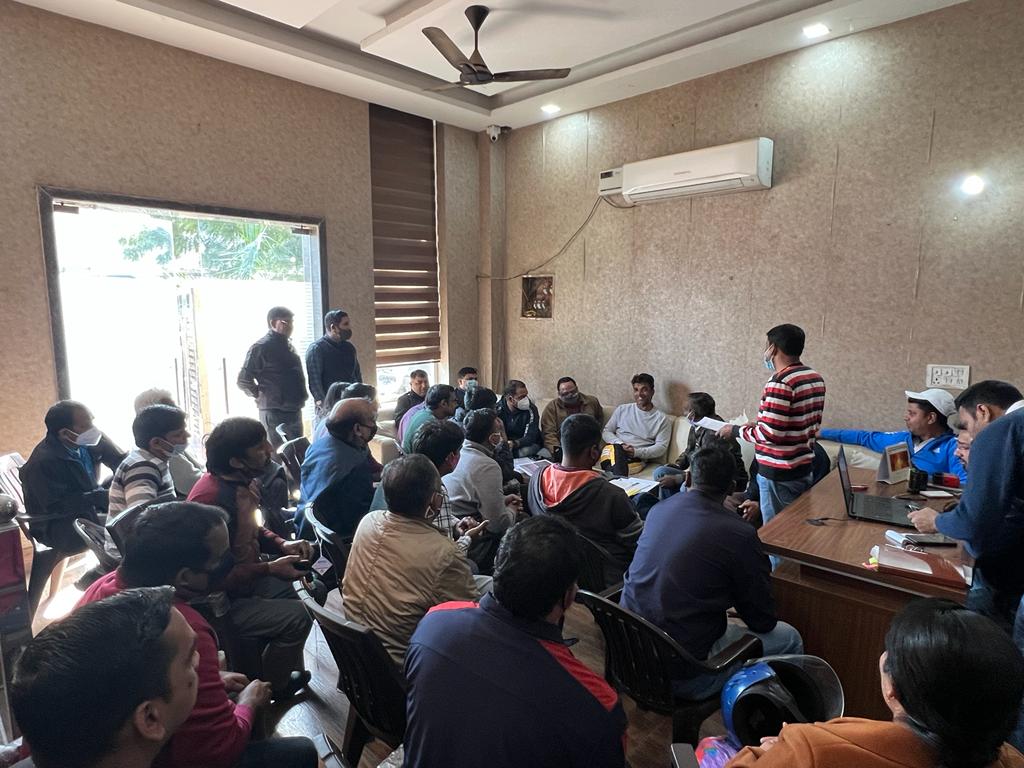 अशियारा अफोर्डेबल हाऊसिंग में अपनी कष्ट कमाई से फ्लैट्स बुक करने वाले लोगो से उनकी समस्या के बारे में जाना एवं संबंधित अधिकारियों से बात कर जल्द से जल्द समस्या के निवारण हेतु निवेदन किया। <a href="/DC_Gurugram/">DC Gurugram</a>