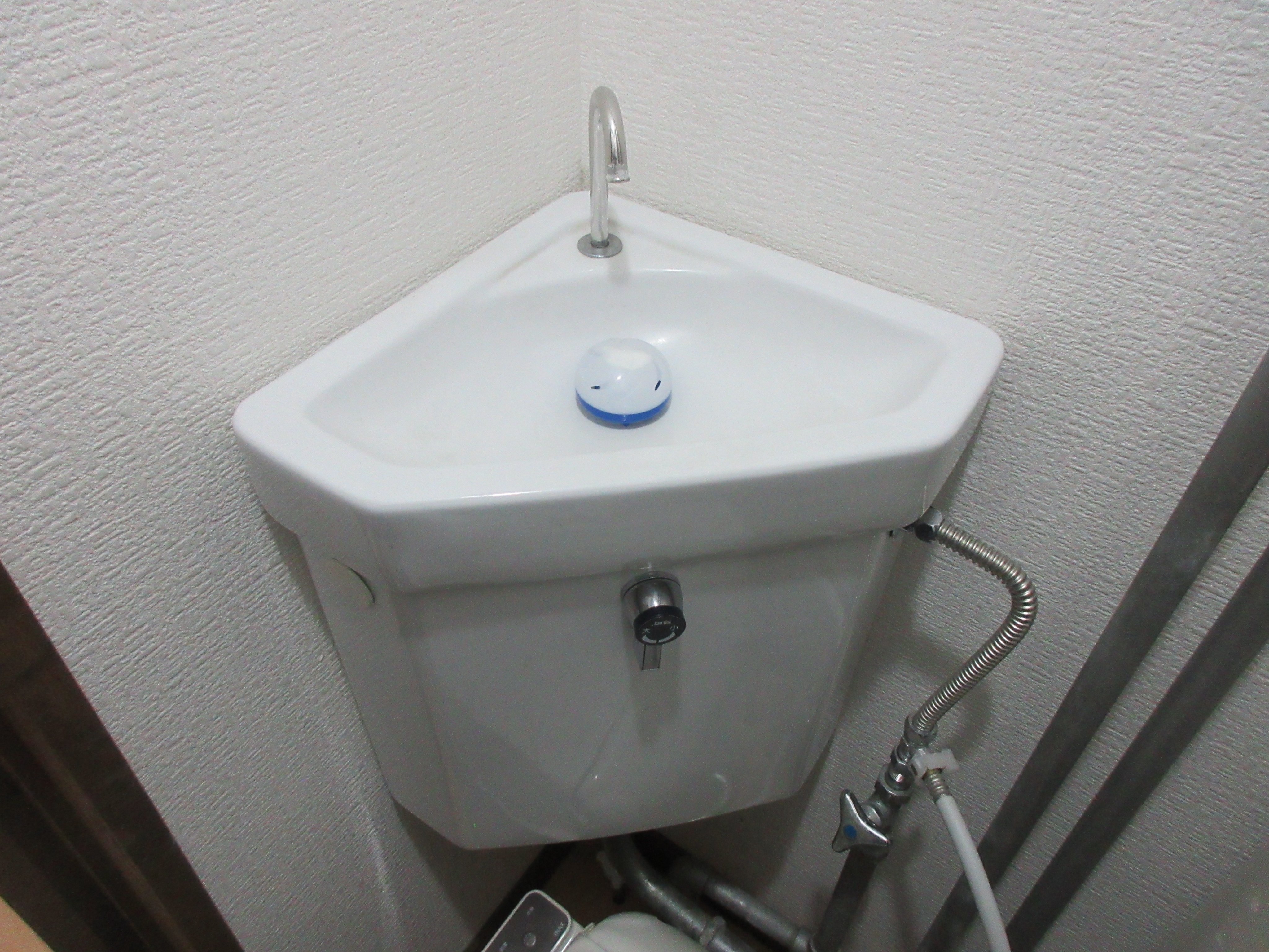 تويتر Atosatu على تويتر Schwer Ergustav あらそうなのですね 実家のトイレは私と両親が選びました 予算もありますし一番出ているモデルが一番安かったしこれで十分だと思いベーシアシャワートイレにしました 実家は 排水芯0ｍｍですので新築用です ピュア