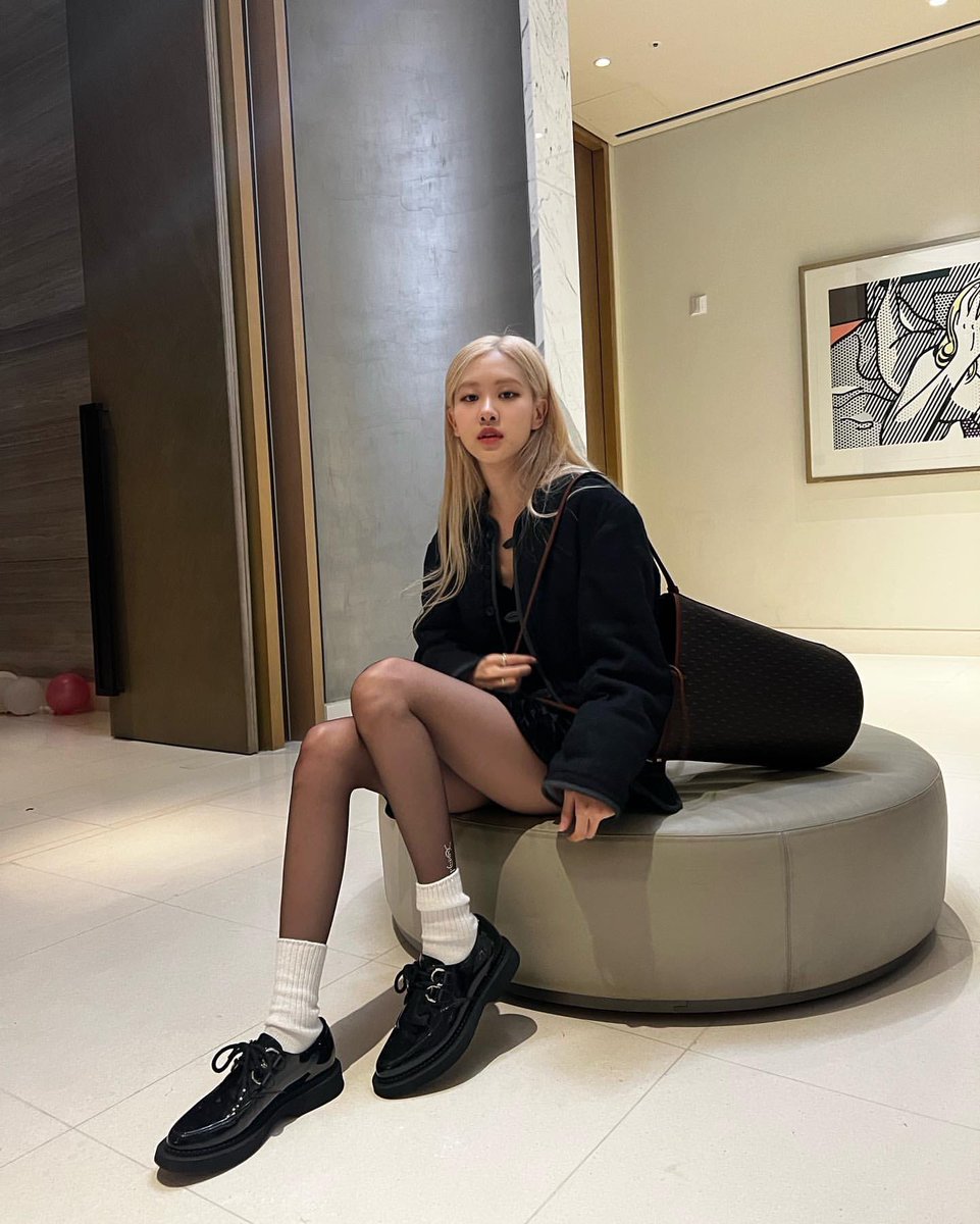 rosefeeds's tweet photo. roseanne park is so beautiful https://t.co/BL7H9AOWE6