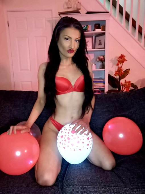 Be my valentine baby 🤩🤩🤩 https://t.co/L9drHwSaL7