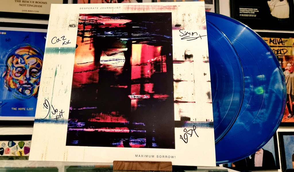 Jayskuse's tweet photo. Stunning gig from @DespJournalist last night in Nottingham.
Thanks to the guys for signing my vinyl.
#desperatejournalist #maximumsorrow #vinyl #vinyloftheday #vinylcommunity #vinylrecords https://t.co/vRqv2QbHHl