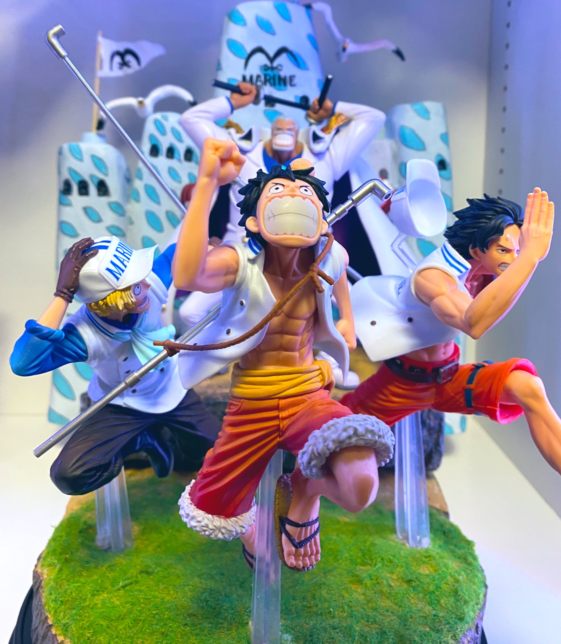 Rafu ラフ 夢の一枚のジオラマ完成しました ルフィエースサボいい味出してる 良かったらいいねください ワンピースフィギュアを投稿しよう T Co 8q616zrjhq Twitter