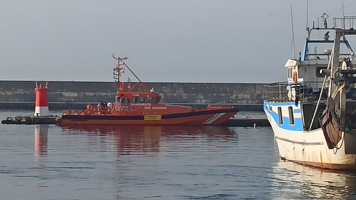 Rescate de 32 personas procedentes del Rif. Hoy han sido llevados al puerto de #Motril #FronteraSur #masmanosmasvidas