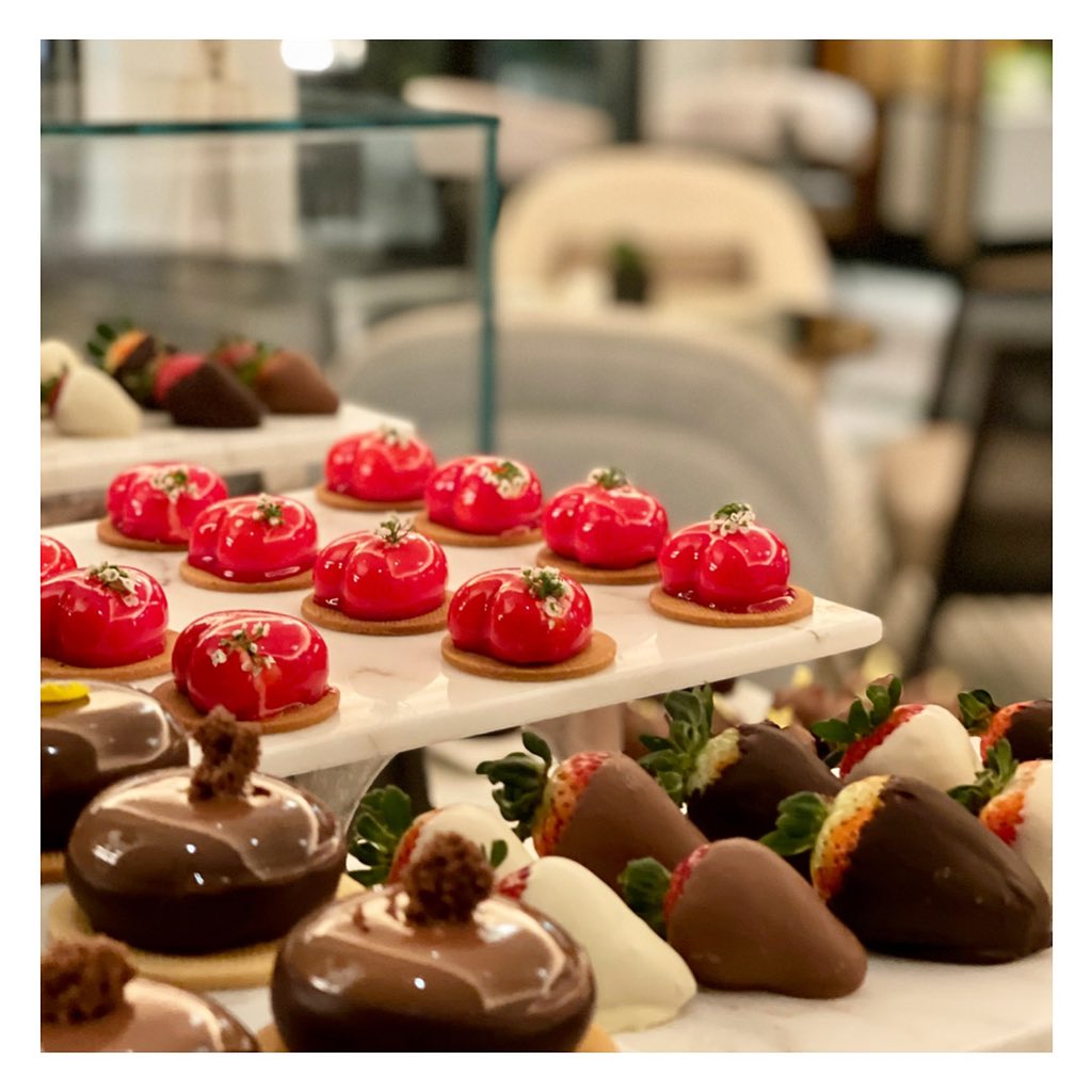 A love-inspired chocolate station awaits you at #TheFoyerLounge. Indulge in sumptuous desserts and celebrate the season of love until February 14 from 5 PM onwards #FSAmman #Valentinesday