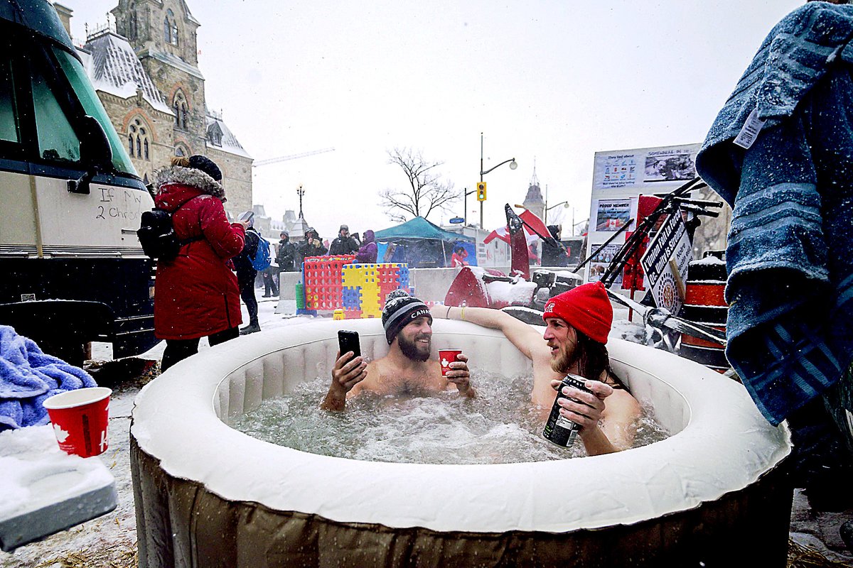 tvanouvelles's tweet photo. «Convoi de la liberté»: le bordel se poursuit à Ottawa comme si de rien n’était https://t.co/qpAFDMJyGg https://t.co/WBICbWoJ8L