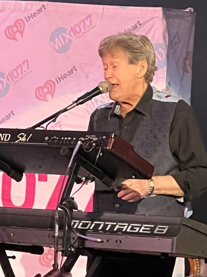 billchamplin's tweet photo. last night with @billchamplin &amp; @TamaraMChamplin in Dayton (photos by Mark Thompkins) https://t.co/vByE3NDjTF