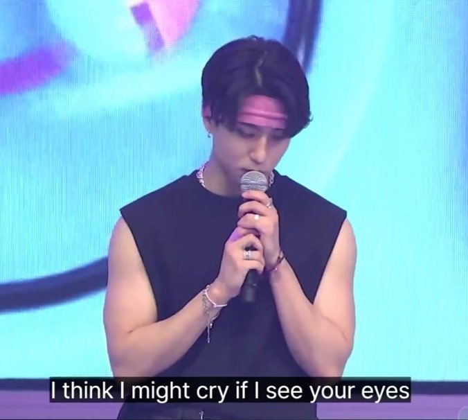 jisungersque's tweet image. "eu acredito que vou chorar se olhar nos seus olhos" 😭😭