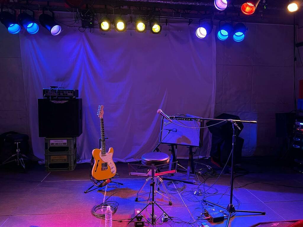hanami0905's tweet photo. ひとりゴッチ心地よき素敵な時間でした🎶
17配信で聴いてたひとりゴッチを生で聴けて幸せでした♡
ゴッチの奏でる素敵な音色と面白エピソードとても楽しかったです!
今日もありがとう♡
プレミアム最高🙌🎶ありがとうございました♡
#NBCP #Gotti #officekushi #thirdstone https://t.co/5TEZ03EgjH