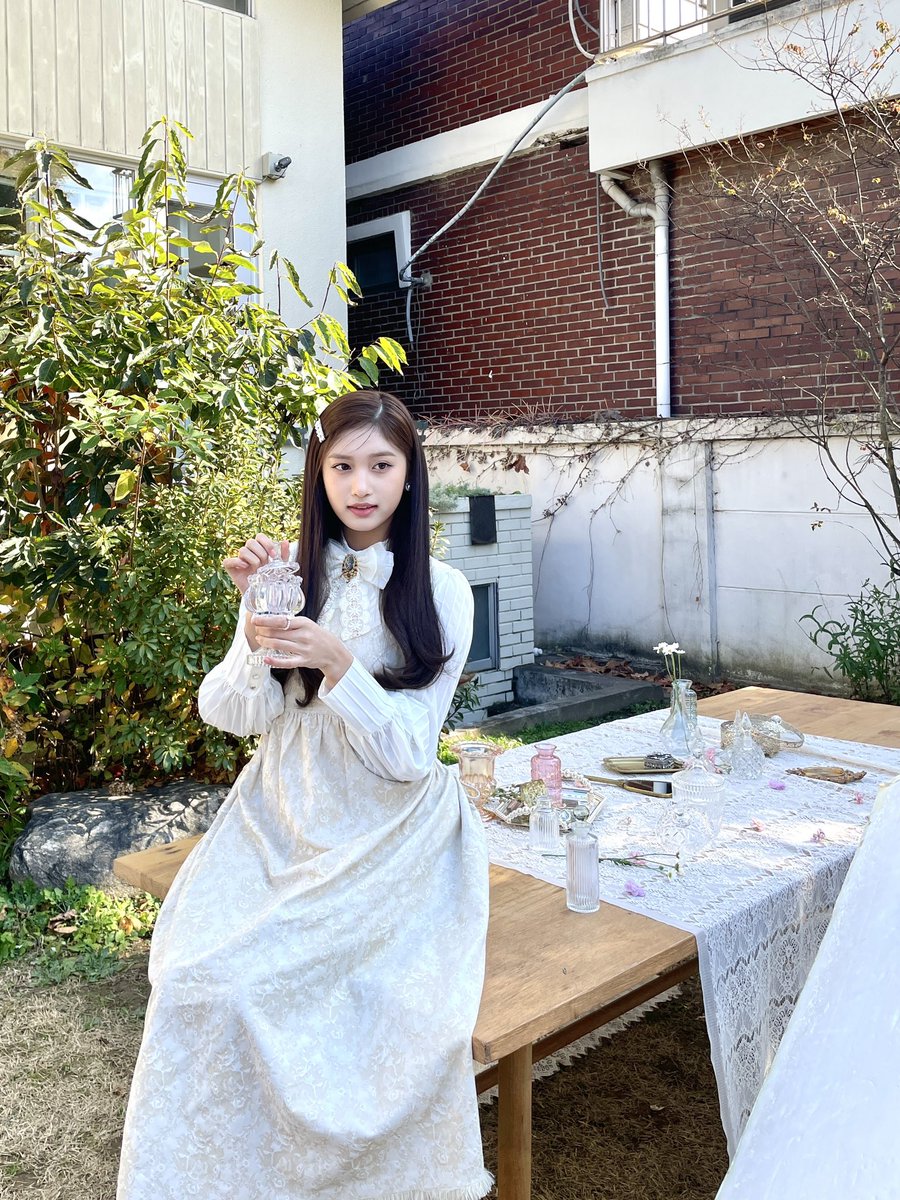 IVEstarship's tweet photo. 📸
#ALIVE
A RAY OF SUNSHINE ☀️

#IVE #아이브 https://t.co/yAJA8mZ2Ul