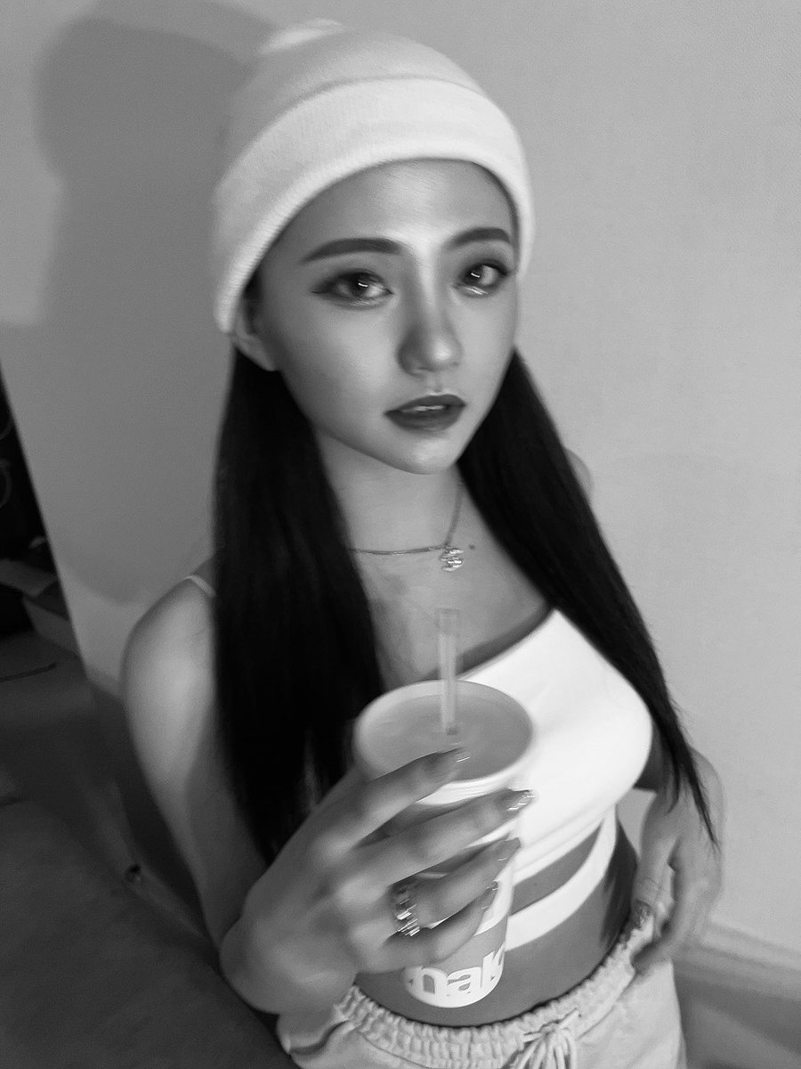 ha__ru6028's tweet photo. 最近はまた白ニット帽にはまってる🧏‍♀️♡ https://t.co/SPnyiRuD9Z