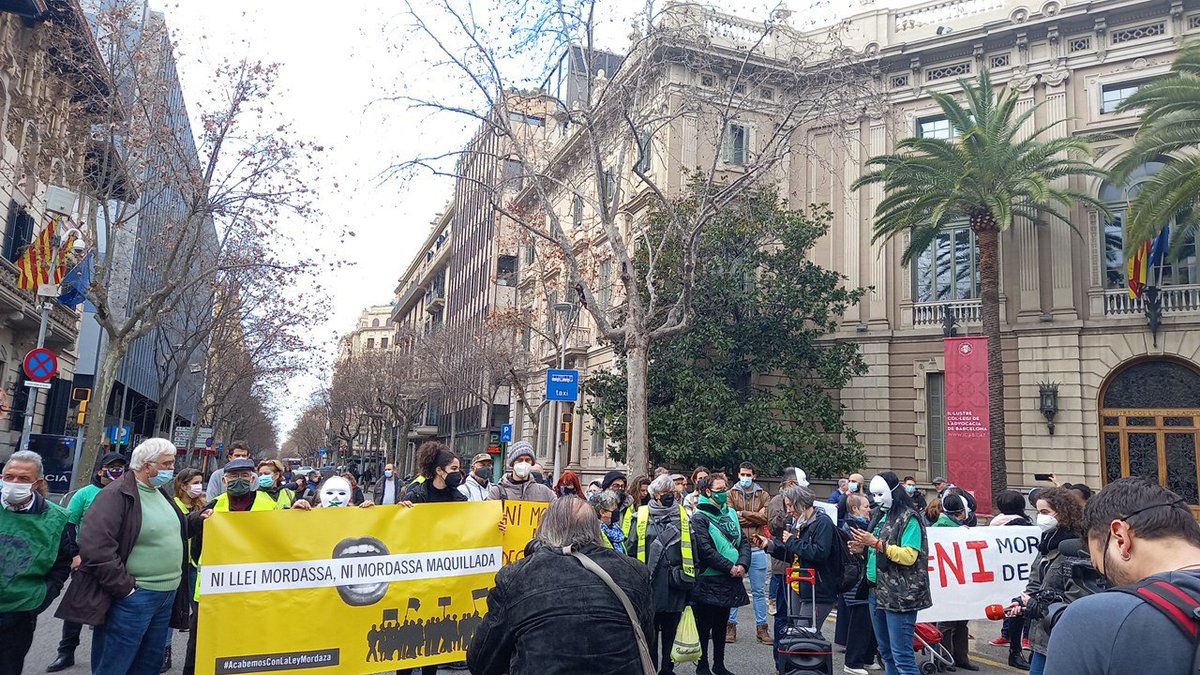 HabitatgeSants's tweet photo. #NiMordassaNiDesnonaments
Derogació de la Llei Mordassa
#13F ens sumem a la convocatoria estatal.
#LlibertatExpressió #DretProtesta
#13FSenseLleiMordassa https://t.co/OOcjDOjfNH