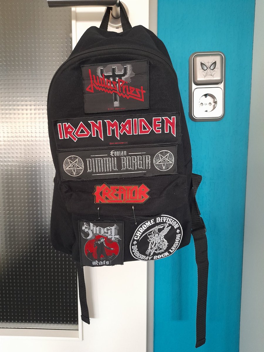 LadyMillenia's tweet photo. Ich liebe meinen Rucksack aber demnächst werd ich ihn nochmal ändern, ich kann alles beliebig austauschen.😈
Darkthrone wäre unter anderem nice. 🖤
#selfmade #klett #metalisforeveryone https://t.co/ARZbDdBYDu