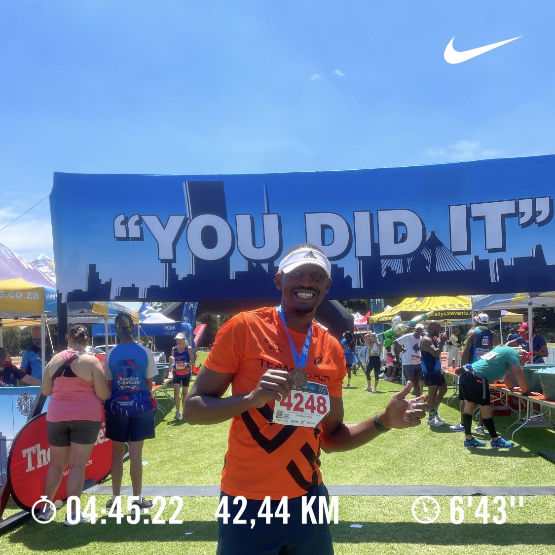 phillip_moema's tweet photo. #RunningWithTumiSole 1st Marathon and already qualified for Comrades. All the credit to @waterfallcityac 4:50 bus that deliver me on time. Credit to @legoale76, I am grateful my brother 🙏🏽 https://t.co/ROUIseYzEn