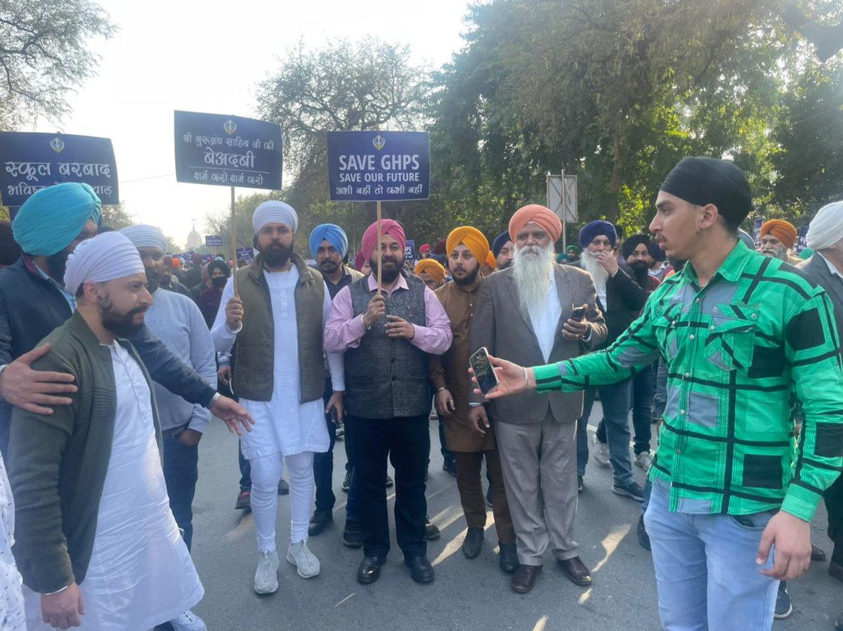 JasmeetArjot's tweet image. " ਅਸੀਂ ਹਮੇਸ਼ਾ ਆਪਣੇ ਪੰਥ ਦੇ ਵਿਸ਼ਵਾਸਾਂ ਨੂੰ ਬਚਾਉਣ ਲਈ ਆਪਣੀ ਆਵਾਜ਼ ਬੁਲੰਦ ਕਰਾਂਗੇ "

ਅਸੀਂ ਆਪਣੇ ਬੱਚਿਆਂ ਦੇ ਸਕੂਲ, ਸੰਗਤਾਂ ਦੀ ਸਿਹਤ ਸੇਵਾਵਾਂ ਨੂੰ ਵੇਚਣ ਨਹੀਂ ਦੇਵਾਂਗੇ ਅਤੇ ਗਲਤ ਦੇ ਵਿਰੁੱਧ ਹੋਵਾਂਗੇ।

#March  #SikhProtest  #SADD  #GurdwaraRakabGanj 
#GurdwaraBanglaSaheb