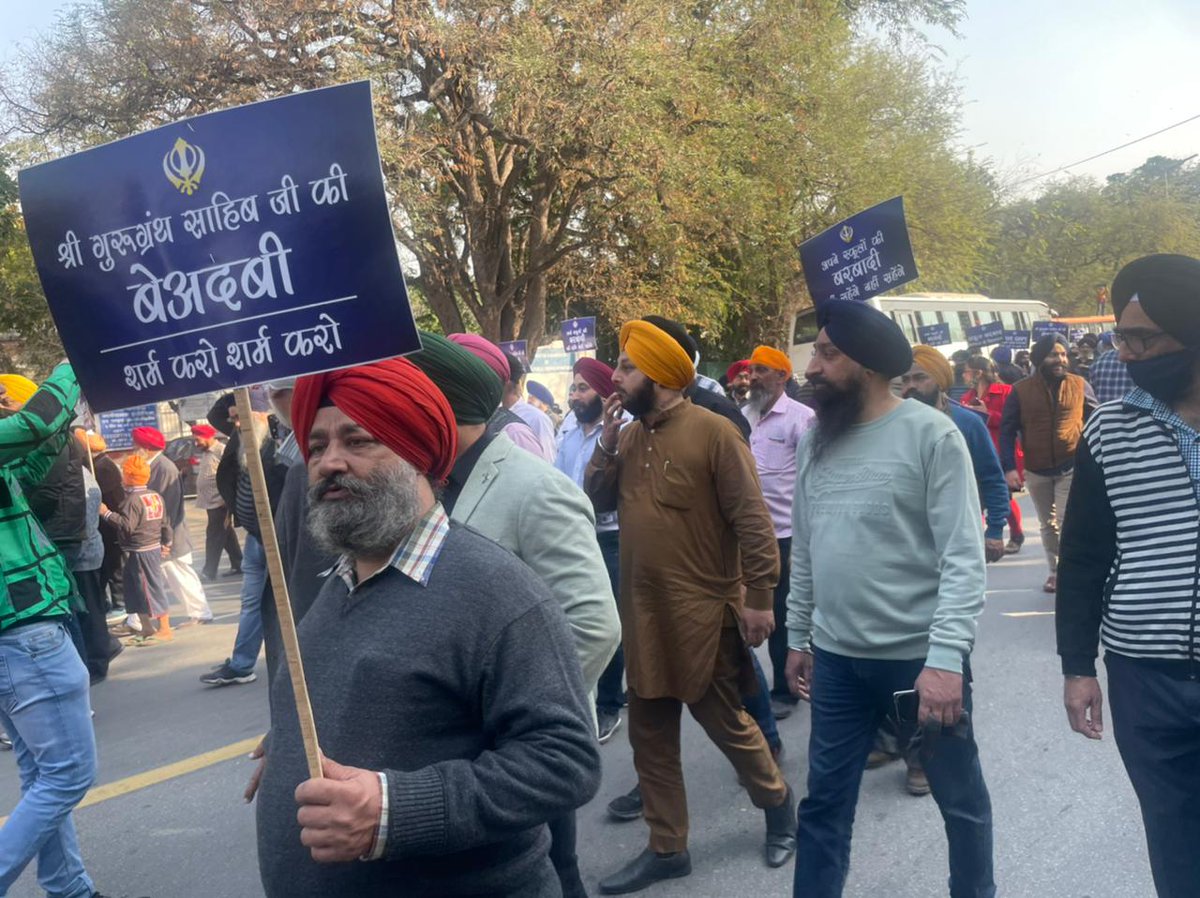 JasmeetArjot's tweet image. " ਅਸੀਂ ਹਮੇਸ਼ਾ ਆਪਣੇ ਪੰਥ ਦੇ ਵਿਸ਼ਵਾਸਾਂ ਨੂੰ ਬਚਾਉਣ ਲਈ ਆਪਣੀ ਆਵਾਜ਼ ਬੁਲੰਦ ਕਰਾਂਗੇ "

ਅਸੀਂ ਆਪਣੇ ਬੱਚਿਆਂ ਦੇ ਸਕੂਲ, ਸੰਗਤਾਂ ਦੀ ਸਿਹਤ ਸੇਵਾਵਾਂ ਨੂੰ ਵੇਚਣ ਨਹੀਂ ਦੇਵਾਂਗੇ ਅਤੇ ਗਲਤ ਦੇ ਵਿਰੁੱਧ ਹੋਵਾਂਗੇ।

#March  #SikhProtest  #SADD  #GurdwaraRakabGanj 
#GurdwaraBanglaSaheb