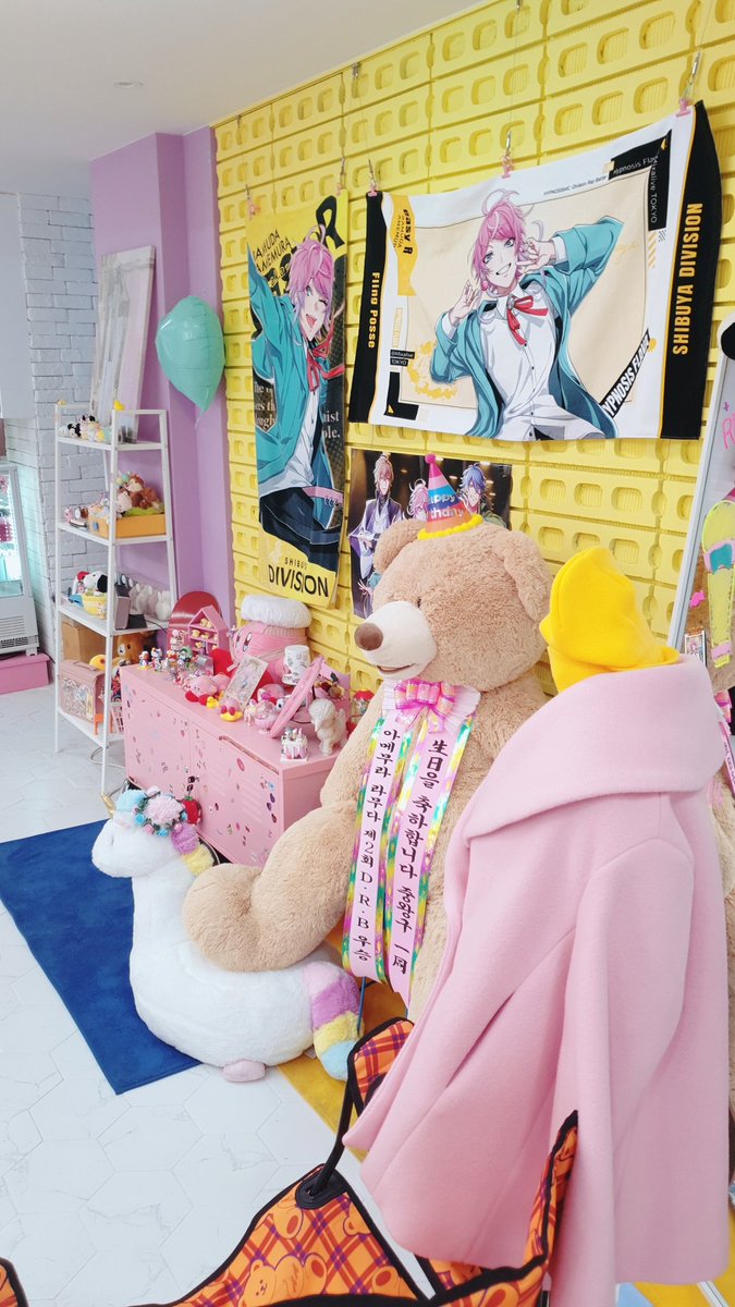 dimo_dukgye's tweet photo. #생일까지_사탕은_충분해
#HAPPY_RAMUDA_DAY

귀엽고 깜찍한 생일파티 즐겁게 다녀왔습니다. 카페크기도 라무다만하고 테코도 라무다스럽고 잠깐 머물렀지만 즐거웠습니다~ https://t.co/HH1j5AumBo