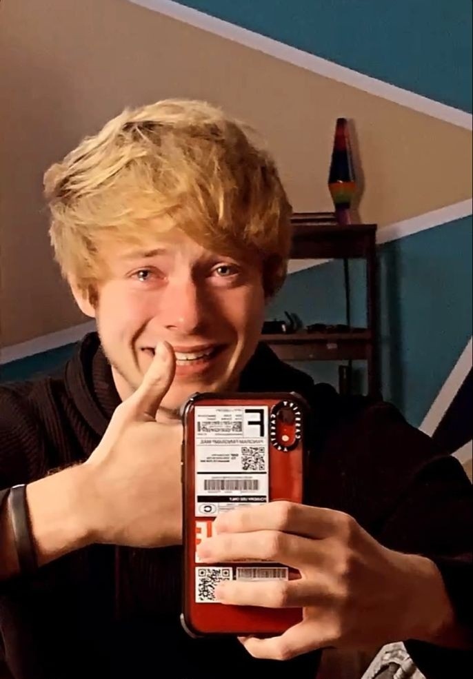 Bulve16's tweet image. So yeah.... Didn't get a follow from @SamandColby ... And that's sad.. Now I'm crying of sadness when I suppose to be crying of happiness.... #TheAttachment