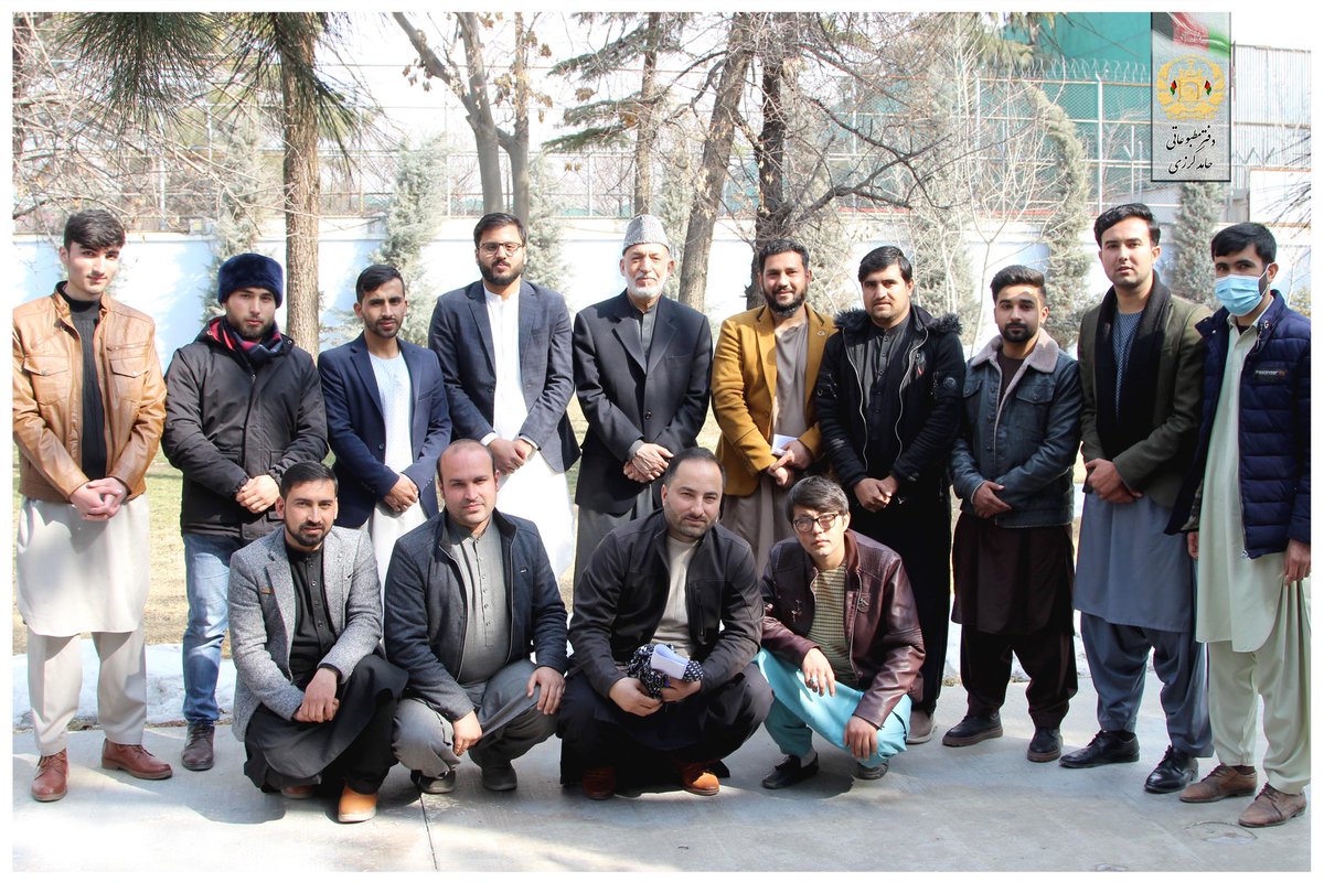 KarzaiH's tweet photo. حامد کرزی رئيس جمهور پیشین #افغانستان با شماری از محصلين افغان که در رشته های مختلف مصروف تحصیل در پوهنتونهای جمهوری مردم #چین هستند دیدار کرد.
در این دیدار محصلين در مورد مشكلات برگشت به دروس شان صحبت کردند. 
رئيس جمهور پیشین برای حل مشكلات محصلين وعده سپرده و گفت که تلاش… https://t.co/gT6a8Yo2YJ
