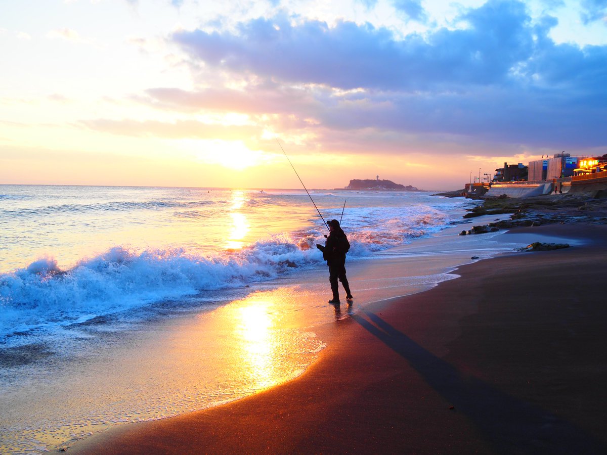 daaakuro's tweet photo. 妻が一眼レフで撮ってくれた写真がまるで絵みたい。無加工です。

#fishing 
#釣り
#写真
#一眼レフ
#絵
#江ノ島 https://t.co/NoWylms8D7