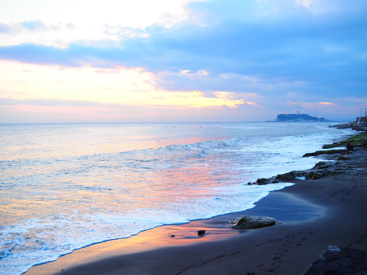daaakuro's tweet photo. 妻が一眼レフで撮ってくれた写真がまるで絵みたい。無加工です。

#fishing 
#釣り
#写真
#一眼レフ
#絵
#江ノ島 https://t.co/NoWylms8D7