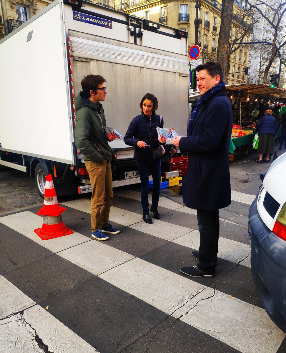 FranckLC's tweet photo. Avec l'équipe @ReconqueteXiv - @ReconqueteParis on termine la semaine comme on l'a commencée, sur le terrain dans le #14e à la rencontre des #Quatorziens, pour présenter le programme de @ZemmourEric et de @Reconquete2022 !
#Onvagagner
#ZemmourPresident https://t.co/9MGKNkPHSs