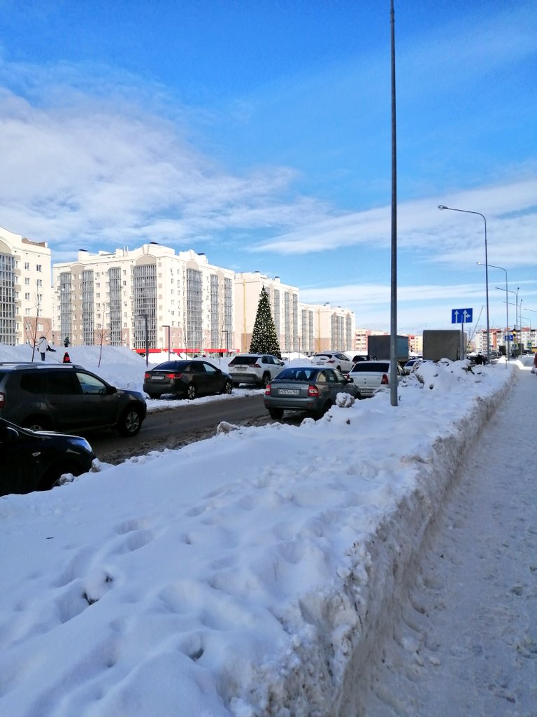 36859999a's tweet photo. @Volzhsky_adm может пора уже ёлку убрать? Март через две недели уже)) https://t.co/pHh3J40mJK