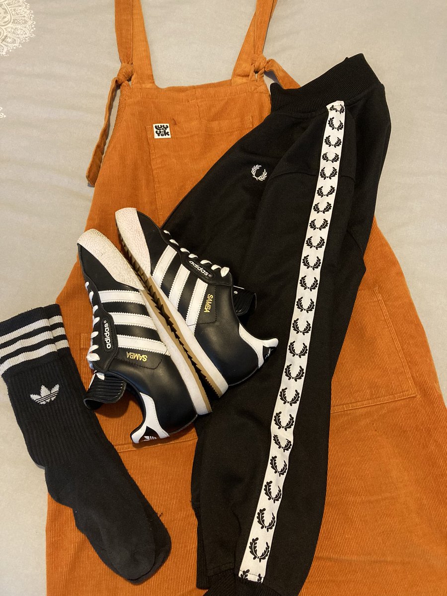 EspleyLaura's tweet photo. Comfy, rainy Sunday attire for Cinema and roast with the family ☺️
@adidasUK @fredperry @LucyandYak
@adiFamily_
#shareyourstrpes #comfycombo https://t.co/yEfZROJ1mZ