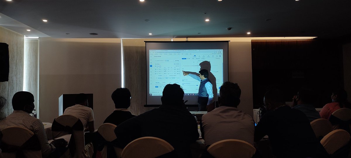 OptionFutTrader's tweet photo. An Electrifying session by @itjegan sir on Options Trading in Bengaluru! 🔥🔥🔥
Got to learn a lot 🤠 https://t.co/STWxkCoSae