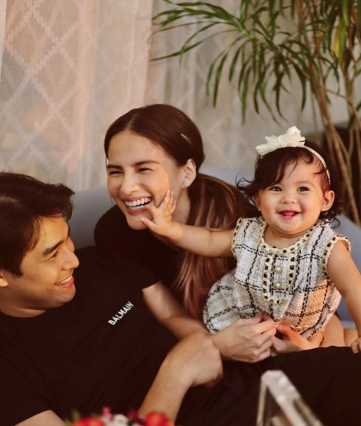 hertalesss's tweet image. it's always a fan girl dream to see their happy ending and it's now happening omg.

happy 10 months old to our fairytale baby! 💗

#McLisse #Felize