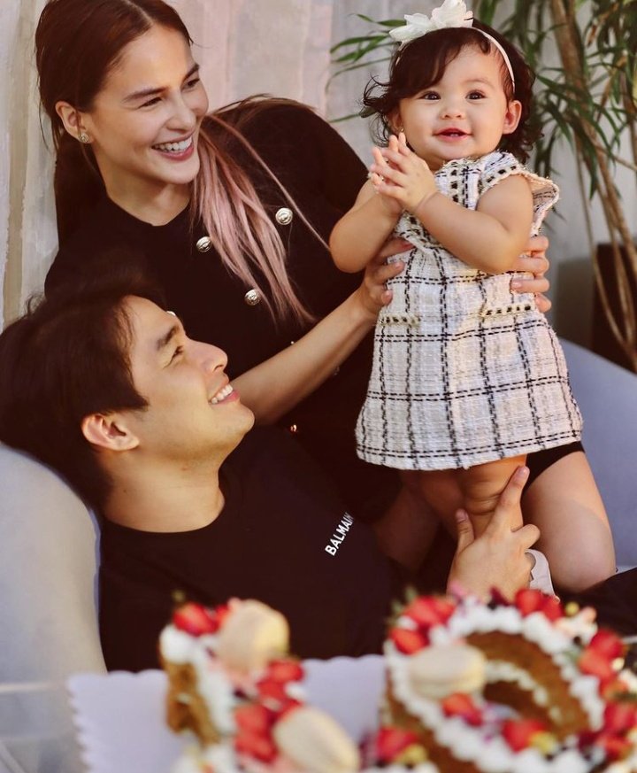 hertalesss's tweet image. it's always a fan girl dream to see their happy ending and it's now happening omg.

happy 10 months old to our fairytale baby! 💗

#McLisse #Felize