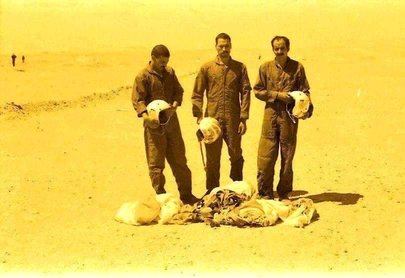 WeldSidiZein's tweet image. طيارين من سلاح الجو المغربي اسرى، تم اسقاط طائراتهم من قبل ابطال الدفاعات الجوية الصحراوية ...
وهما من طياري - FuGA MAGISTER-اسقطت 1977، وطيار AF-5A-اسقطت 1978 بأم دريكة، وطيار ميراج/MiRAGE-F1-اسقطت 1979، 

#بطولات_جيش_التحرير.
#الصحراء_الغربية