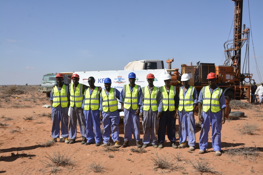 GSASomalia's tweet photo. #GSA drilling team is extremely excited to complete the drilling of Prof Adow TVET Centre borehole in Galkacyo supported by KfW. Things are looking good at 155 meters, and the team is looking forward to the main aquifer at 230 meters. Thanks @KfW_FZ_int @ymewater https://t.co/cmDqsQUsef