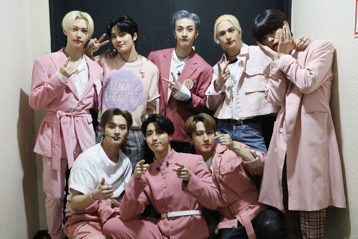 RIKISDOMINO's tweet photo. stray kids really said #LetLeniLead https://t.co/hFXHcrWlqa