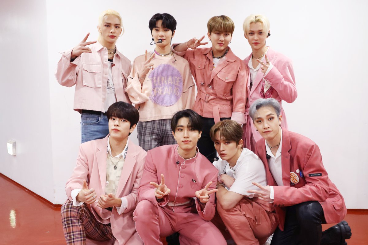 RIKISDOMINO's tweet photo. stray kids really said #LetLeniLead https://t.co/hFXHcrWlqa