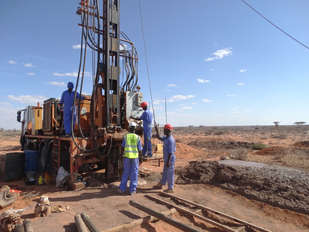 GSASomalia's tweet photo. #GSA drilling team is extremely excited to complete the drilling of Prof Adow TVET Centre borehole in Galkacyo supported by KfW. Things are looking good at 155 meters, and the team is looking forward to the main aquifer at 230 meters. Thanks @KfW_FZ_int @ymewater https://t.co/cmDqsQUsef