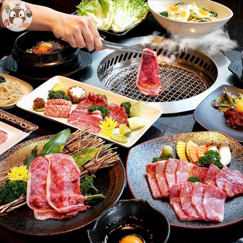 foodblogbkk's tweet photo. ร้านเนื้อย่างญี่ปุ่นนอกกระแส แต่อร่อยมากก~ เคยกินตั้งแต่ตอนอยู่สุขุมวิทแล้วปิดไป ตอนนี้เค้ากลับมาเปิดใหม่แถวบ้านเลย! ราคาไม่แรงเทียบกับคุณภาพ ลิ้นวัวคือเดอะเบสท์ ข้าวยำเนื้อก็อร่อย เอาดีๆอร่อยทุกอย่างอะ🥺 ร้าน Yakiniku Maeda ทาวน์อินทาวน์ @aroii https://t.co/UtDexFggCI