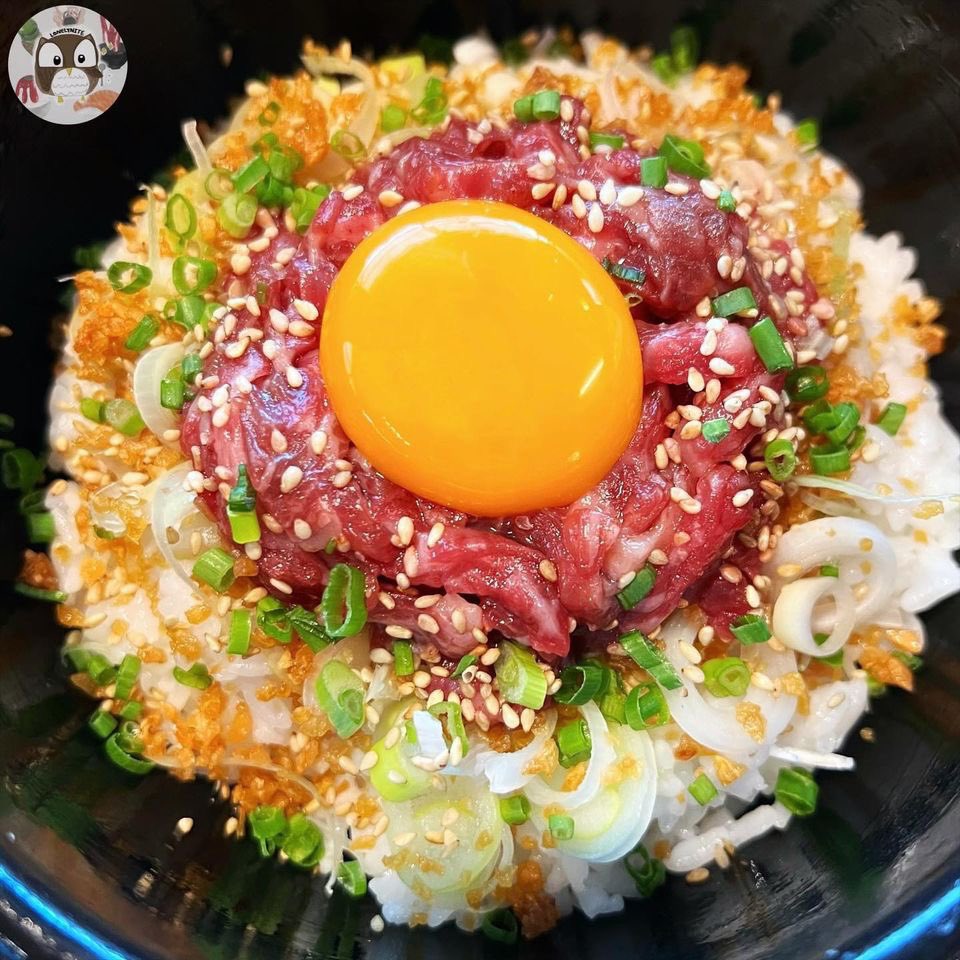 foodblogbkk's tweet photo. ร้านเนื้อย่างญี่ปุ่นนอกกระแส แต่อร่อยมากก~ เคยกินตั้งแต่ตอนอยู่สุขุมวิทแล้วปิดไป ตอนนี้เค้ากลับมาเปิดใหม่แถวบ้านเลย! ราคาไม่แรงเทียบกับคุณภาพ ลิ้นวัวคือเดอะเบสท์ ข้าวยำเนื้อก็อร่อย เอาดีๆอร่อยทุกอย่างอะ🥺 ร้าน Yakiniku Maeda ทาวน์อินทาวน์ @aroii https://t.co/UtDexFggCI