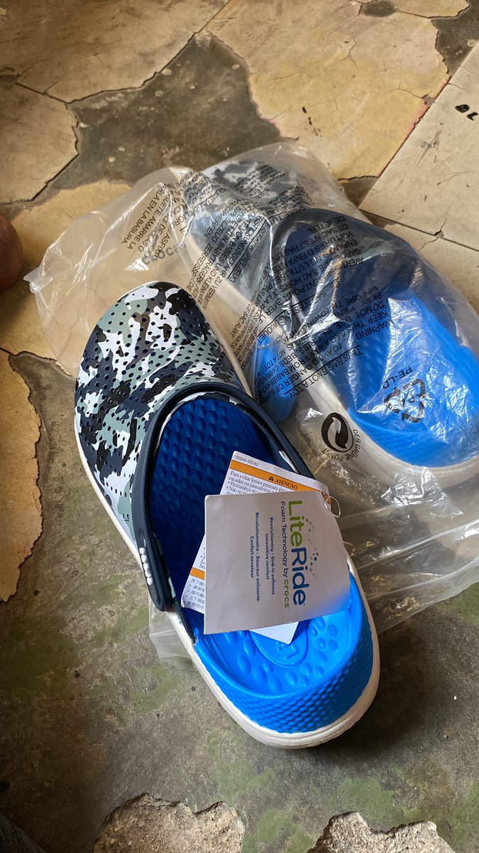 DailyDoze101's tweet photo. Need a Valentine gift idea?  I sell Authentic CROCs and they come several beautiful colors 😍🤩

Just WhatsApp 07026448434 or send a DM https://t.co/cqC6aDpKuN