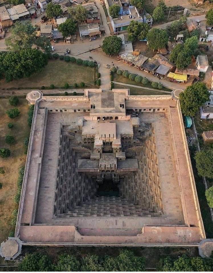 IndiaTales7's tweet photo. Without knowledge of geometry, mathematics, physics, engineering, how is it possible?

Our ancestors had all of this and more. https://t.co/kJ6gBSW7GB