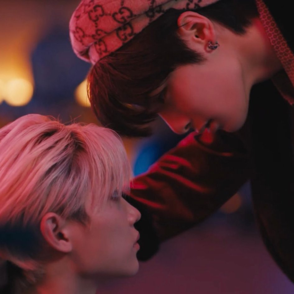 baconsyeolie's tweet photo. everybody wants a piece of lee felix 🤌😩 https://t.co/QOHuce5af3