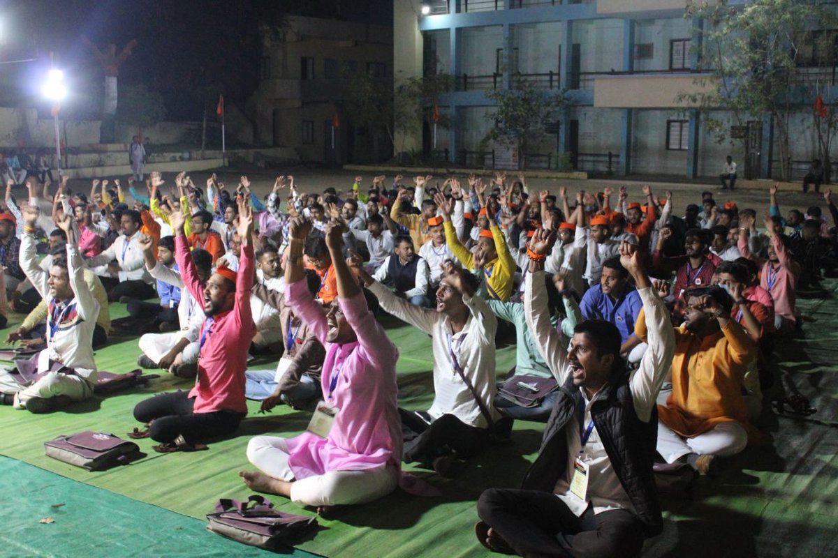 mahaabvp's tweet photo. 'छात्रनेत्यांनी' नंदुरबारात भरला हुंकार!!

अभाविप महाराष्ट्र प्रदेशाचे ५६ वे प्रदेश अधिवेशन सध्या नंदुरबार येथे सुरू आहे. यादरम्यान दिनांक १२ फेब्रुवारी रोजी सायंकाळी हिराबेन श्रॉफ उच्च माध्यमिक विद्यालय व कनिष्ठ महाविद्यालयाच्या मैदानावर जाहीर सभा संपन्न झाली. १/३ https://t.co/bGxkMZYrhE