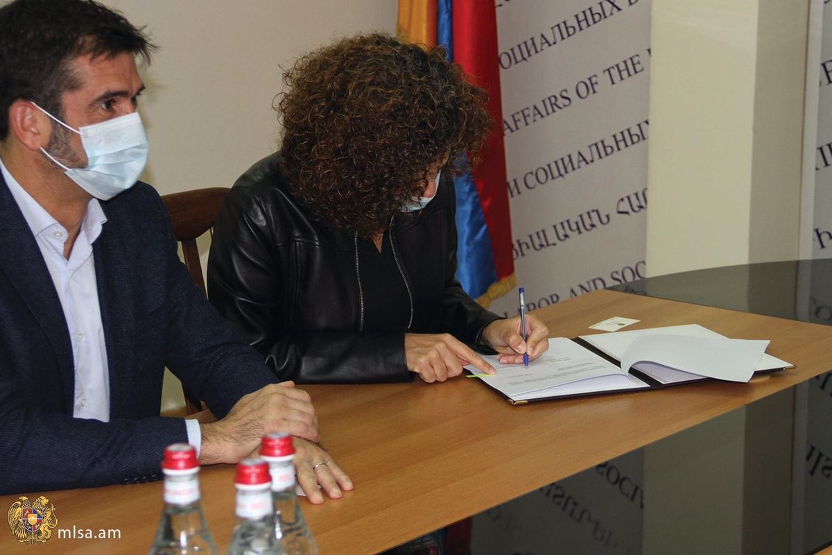 AcademyRelq's tweet photo. 🤝Partnerships are one of the pillars of success.

It’s very encouraging to have the Government support and we are happy to note that in 2021 Relq technology school signed a partnership memorandum with the Ministry of Labour and Social Affairs. https://t.co/S3UYFBgMOM