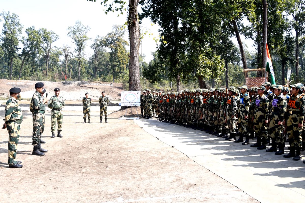 BSFNBFTR's tweet photo. DG BSF took a close stock of various training activities undergoing in STC during his visit.
He interacted with Jawans &amp; Mahila Praharis, directed them to perform their duties with diligence, sincerity &amp; dedication &amp; boosted their morale. (2/2)

#AjeyaPrahari
@BSF_India https://t.co/NnozFRNzYL