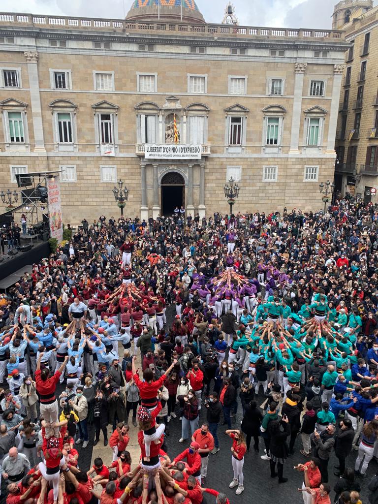 Jornada Castellera de Santa Eulàlia. Recuperant poc a poc el pols festiu de la ciutat de #Barcelona. Tots en tenim ganes! <a href="/bcn_ajuntament/">Ajuntament de Barcelona</a>